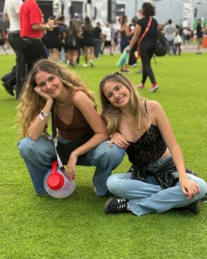 Clara Tiezzi Instagram - Há 16 anos, a cegonha entregou aqui em casa o brinquedo mais legal que eu já ganhei. Feliz aniversário para o meu mini clone biologicamente obrigado a ser minha melhor amiga para todo sempre✨💕