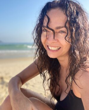 Claudia Ohana Instagram - Domingo de sol e praia. Quem não gosta? ✨