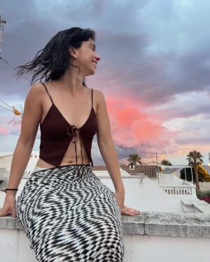Claudia Riera Instagram - 🌺🌞🍉🌊

 Y 8 guiones en la maleta. 🤓🩵