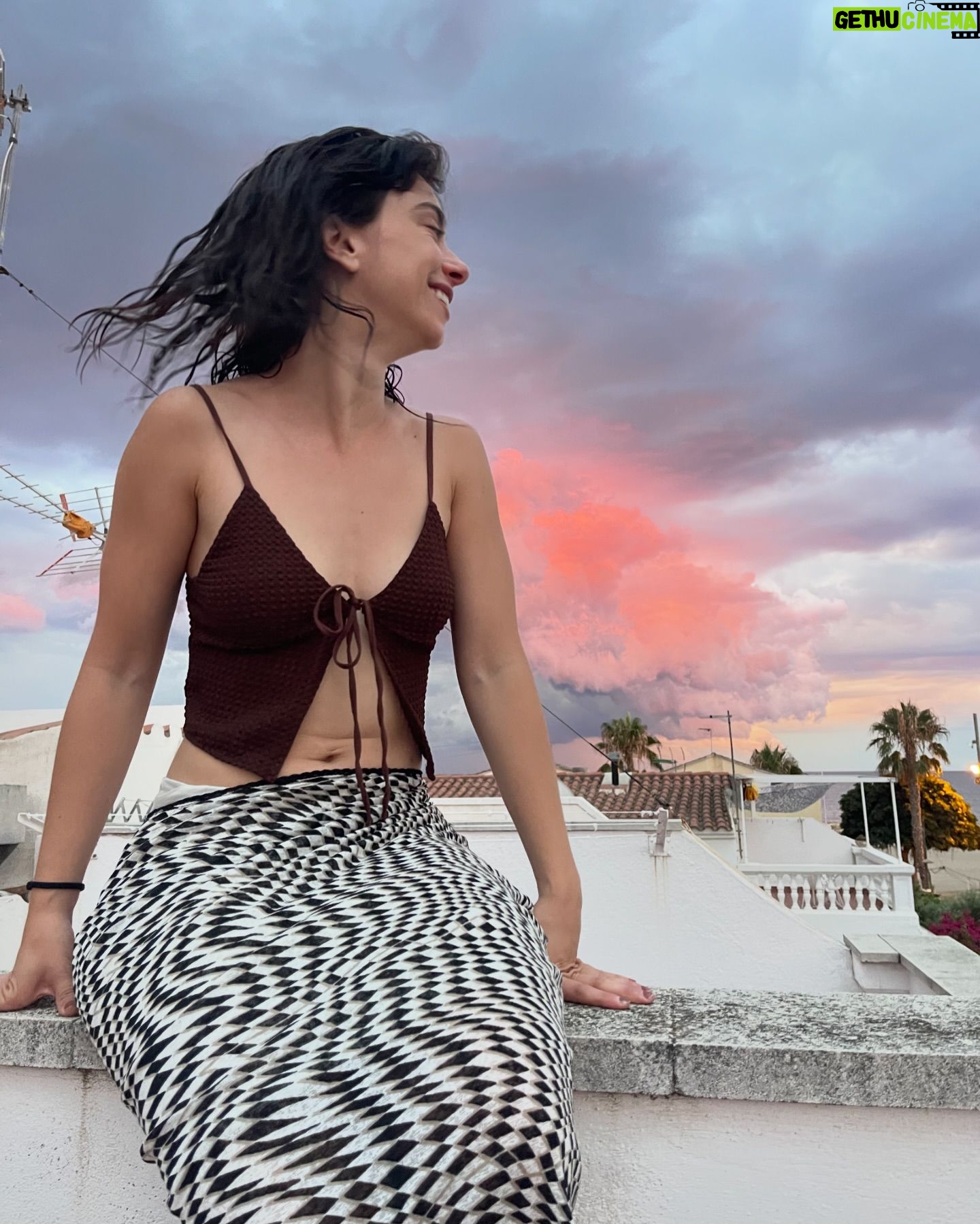 Claudia Riera - 3.9K Likes - šŗššš
Y 8 guiones en la maleta. š¤š©µ