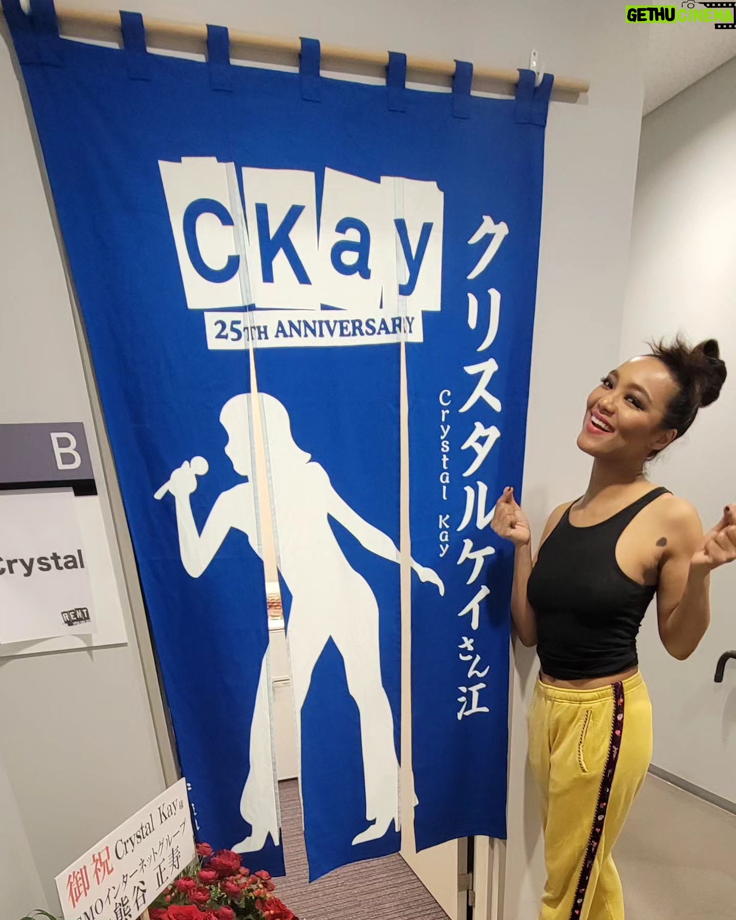 Crystal Kay - 6.1K Likes - Hey, its me Maureen 💋
We opened 8.21 and are having a blast💘 every second every show with these amazing humans...what a lucky girl I am 💙 i don't want it to end...truly, NO DAY BUT TODAY 💯
8月21日に幕を空けて、みんなで思いきりステージで日々生きてます💘最強な人間達と一緒にストーリーテリングができて、私は幸せもんだ!渋谷では8日までなので会いに来てね!9月11日からは大阪です!
待ってるよー🌠
#rent2024
#rentjapan2024