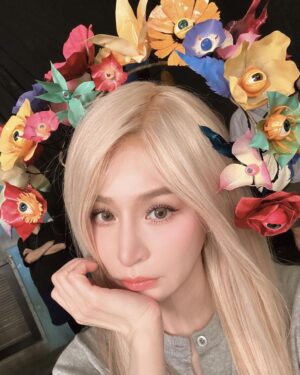 Cyndi Wang Instagram - 一閃一閃亮晶晶
滿頭都是小🌺👁️

王心凌「Sugar High2.0世界巡迴演唱會」
演出地點：台北小巨蛋
演出時間：10/12 19：30、10/13 18：00
寬宏藝術

#王心凌 #CyndiWang #SugarHigh貳點零世界巡迴演唱會