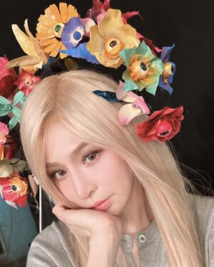 Cyndi Wang Instagram - 一閃一閃亮晶晶
滿頭都是小🌺👁️

王心凌「Sugar High2.0世界巡迴演唱會」
演出地點：台北小巨蛋
演出時間：10/12 19：30、10/13 18：00
寬宏藝術

#王心凌 #CyndiWang #SugarHigh貳點零世界巡迴演唱會