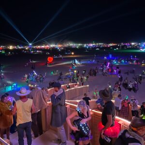 Cynthia Aparecida Instagram - Que benção é poder viver pela segunda vez a melhor e maior experiência de comunidade, música, arte e diversão da terra: @burningman ✅ ♥️ ✨