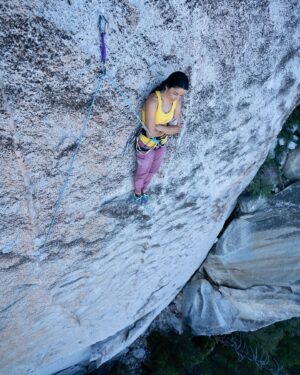 Daila Ojeda Instagram - Taquitz (California) uno de esos lugares que conoces por “casualidad” y que, cuando vuelves a ver las fotos con el tiempo, te sientes afortunada de haber conocido… tanto la escalada como la historia detras de ella. 

Un viaje fugaz compartido con @maizalimarock 🧗🏽‍♀️ @etteloc @christian_adam_ y @mikecall 🎥 Fue cortito pero divertido, gracias! ❤️

Taquitz (California) one of those places you discover by “chance” and when you look back at the photos over time, you feel lucky to have known, both the climb and the history behind it. 

A fleeting trip shared with @maizalimarock 🧗🏽‍♀️ @etteloc @christian_adam_ and @mikecall 🎥 It was short but fun, thanks! ❤️

📸 @christian_adam_ 

@blackdiamond @scarpa_world @scarpaspain #taquitz
