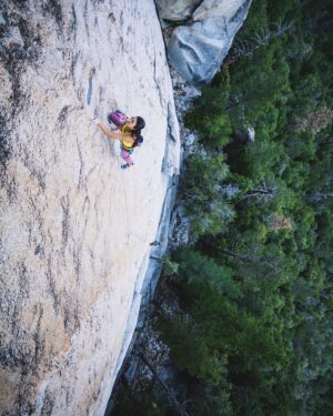 Daila Ojeda Instagram - Taquitz (California) uno de esos lugares que conoces por “casualidad” y que, cuando vuelves a ver las fotos con el tiempo, te sientes afortunada de haber conocido… tanto la escalada como la historia detras de ella. 

Un viaje fugaz compartido con @maizalimarock 🧗🏽‍♀️ @etteloc @christian_adam_ y @mikecall 🎥 Fue cortito pero divertido, gracias! ❤️

Taquitz (California) one of those places you discover by “chance” and when you look back at the photos over time, you feel lucky to have known, both the climb and the history behind it. 

A fleeting trip shared with @maizalimarock 🧗🏽‍♀️ @etteloc @christian_adam_ and @mikecall 🎥 It was short but fun, thanks! ❤️

📸 @christian_adam_ 

@blackdiamond @scarpa_world @scarpaspain #taquitz