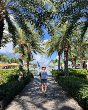 Daisy Edgar-Jones Instagram - This’ll do. And relax. OOO. I’ve had worse Mondays. Do not disturb. Airplane mode. Tan in progress. Cancelling my return flight. Long time no sea. This and that. Etc etc … 🏝️⛱️☀️

Tysm @fsnevis #FSNevis