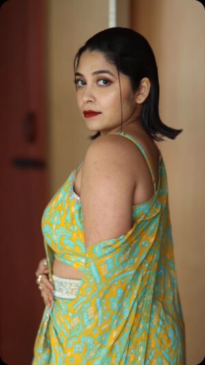 Damini Bhatla Instagram - GRWM for Telugu Indian Idol 🎙️
It’s always fun to try out different looks and styles! 

💃 Watch #TeluguIndianIdolS3 Episode 23 now. 💃

Makeup & Hair - @silpa.vennelakanti 
Photography - @venkat_photography_hyd 

Did you like our performance? 

#aha #TeluguIndianIdolS3 #TeluguIndianIdolS3Onaha