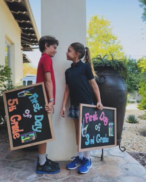 Daniela Ruah Instagram - Here we go… First Week of 3rd and 5th grades… 😁
They don’t love taking these photos… they’ll thank me one day 😅
📚📚📚📚📚📚📚📚📚📚📚📚📚📚📚📚📚📚📚📚
Vamos a isto… primeira semana do 3° e 5° ano… 😁
Não gostam de tirar estas fotos… um dia agradecem-me 😅
.
#kids #school #firstday #siblings #manos #irmãos #crescidos #growing