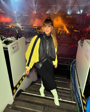 Daphné Bürki Instagram - Point look. Point Barre. « Paris est une fête »
Clôture paralympique @paris2024 
Je vous embrasse fort ❤️‍🩹

Look @louisvuitton 
Bijou @marcdelocheofficiel 
Shoes @maisonernest 

Beauty @marieke_thibaut 
Hair @la_bonnemaison