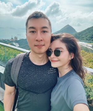 Dara Hanfman Instagram - 香港山頂爬上來很漂亮⛰️

但老公下次我們可以坐纜車上山🙃

全身 @misshanfman 
韓國的運動服真的很讚