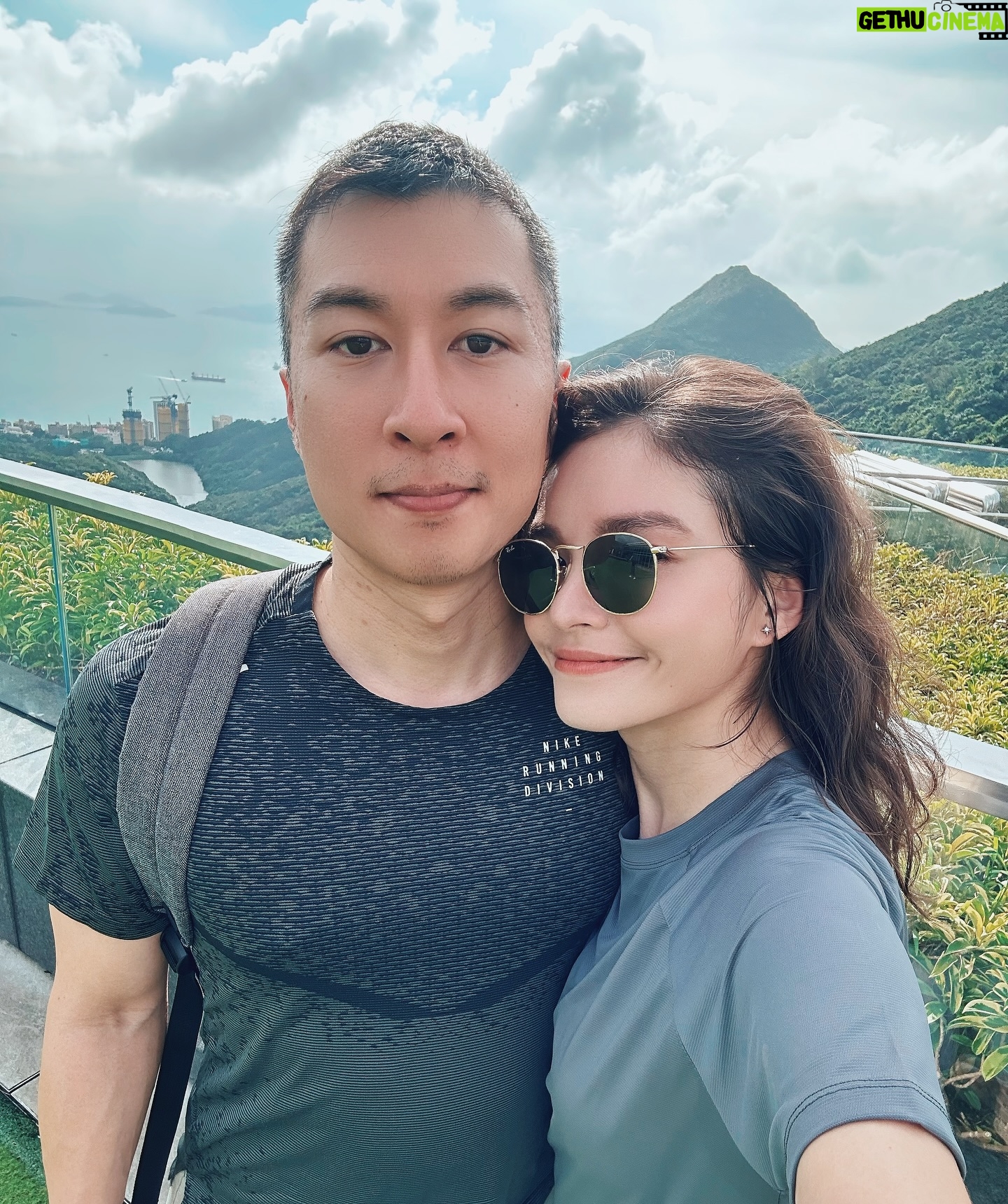 Dara Hanfman - 2.2K Likes - 香港山頂爬上來很漂亮⛰️
但老公下次我們可以坐纜車上山🙃
全身 @misshanfman
韓國的運動服真的很讚