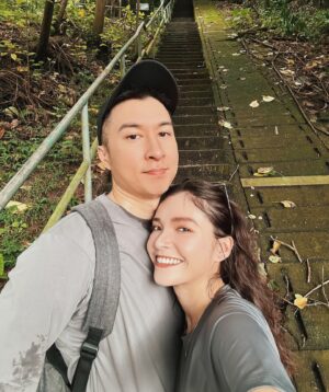 Dara Hanfman Instagram - 香港山頂爬上來很漂亮⛰️

但老公下次我們可以坐纜車上山🙃

全身 @misshanfman 
韓國的運動服真的很讚