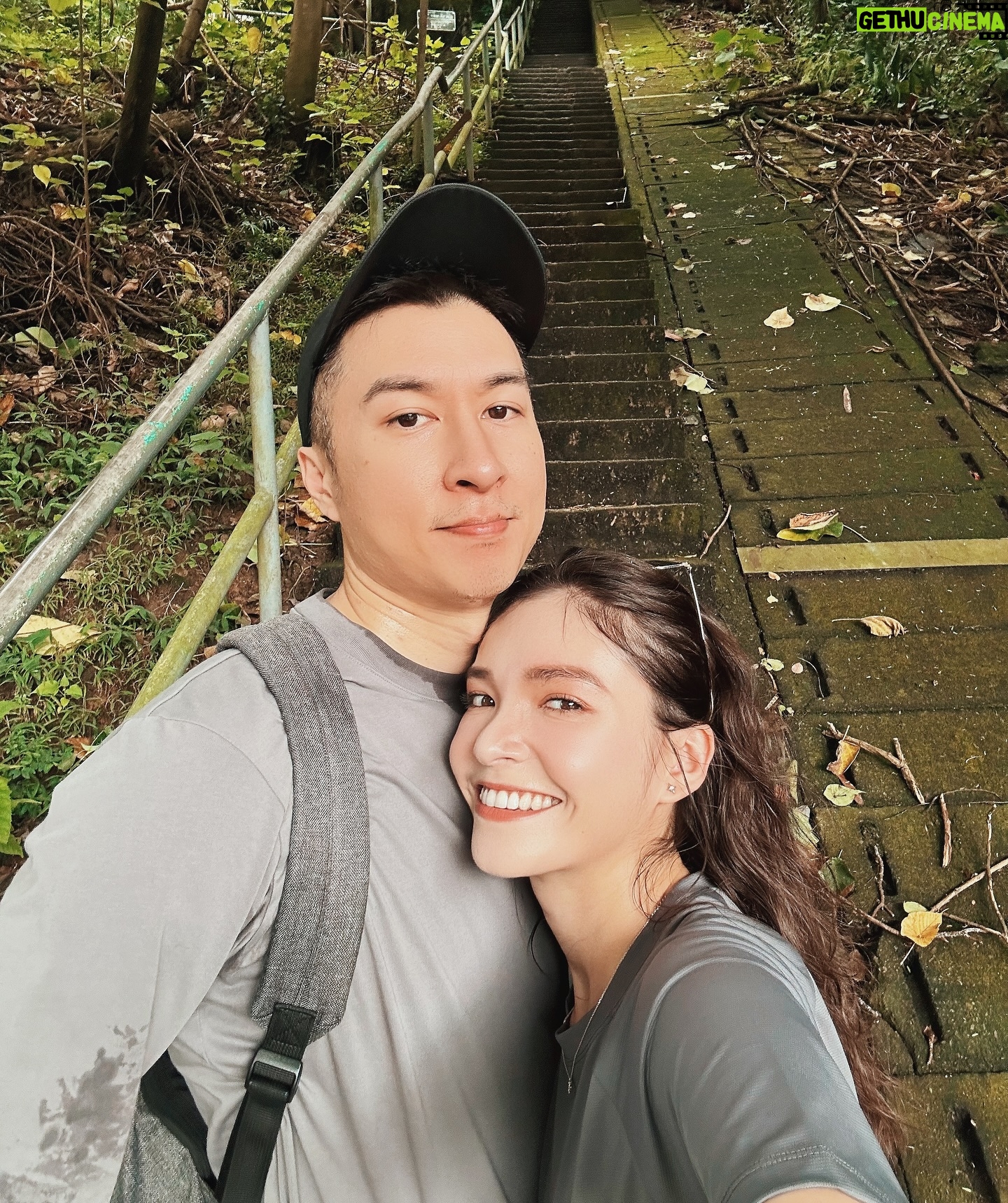Dara Hanfman - 2.2K Likes - 香港山頂爬上來很漂亮⛰️
但老公下次我們可以坐纜車上山🙃
全身 @misshanfman
韓國的運動服真的很讚