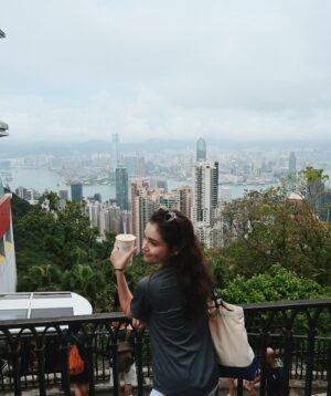 Dara Hanfman Instagram - 香港山頂爬上來很漂亮⛰️

但老公下次我們可以坐纜車上山🙃

全身 @misshanfman 
韓國的運動服真的很讚
