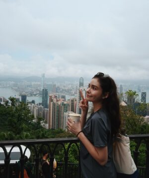 Dara Hanfman Instagram - 香港山頂爬上來很漂亮⛰️

但老公下次我們可以坐纜車上山🙃

全身 @misshanfman 
韓國的運動服真的很讚