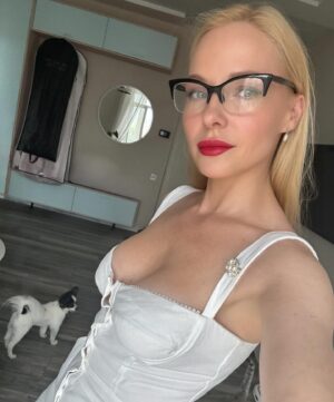 Daryna Trehubova Instagram - Загадка на уважність: скільки пухнастих на фото?)
