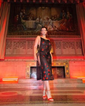 Dascha Polanco Instagram - “for a rose has thorns and grows because of rain”. 🥀 

– SAA 
#ismellgood. 📸: @eduardoholguinm @g.vazquezphoto
