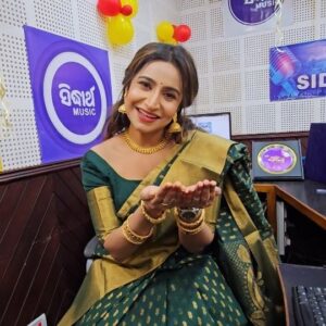 Debjani Deghuria Instagram - Still thinking? Go and watch 'Bhagia Bharija' now! 🍿 Running successfully at PVR Utkal Galeria Mall. Book your tickets and enjoy with your loved ones ..Don't miss the Odia cinematic sensation! .. The show must go on! 

' Still running successfully at PVR Utkal Galeria Mall. Don't miss out - book your tickets now 🍿

 #BhagiaBharija #OdiaMovie #PVRCinema" #sidhartmusic #debjanideghuria