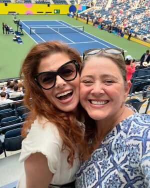 Debra Messing Instagram - The last few days has been a balm to my soul. Spending time with my beloveds, from all over the world, has momentarily lightened my heart, and I am so grateful.

@camrynmanheim and I went to the @usopen and watched the Men’s Semifinals -Sinner vs Draper. It was extraordinary. Thank you @dobeltequila for having us and getting me drunk in the middle of the afternoon.😂Cam and I always laugh together, but we were maybe, a little bit giddier than usual!

@seanhayes (my brother from another mother) and his better half, sorry Seanie, @scotticenogle were like a cozy warm blanket. We had the yummies dinner and as always it felt like we saw each other last week, even though they live in LA.

And @robertvetica, My first and forever hair stylist who is my family, and lives in Italy. Brunch and heart talk. He always makes me remember to live in the moment and to live in gratitude. 

Thank you, dear ones, for loving me. All of me. 

#rideordie #friendsforever #luckyme #bringingthelight #camrynmanheim #seanhayes #robertvetica