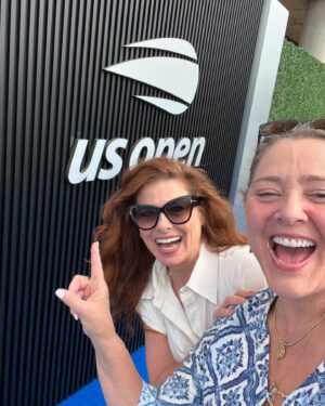 Debra Messing Instagram - The last few days has been a balm to my soul. Spending time with my beloveds, from all over the world, has momentarily lightened my heart, and I am so grateful.

@camrynmanheim and I went to the @usopen and watched the Men’s Semifinals -Sinner vs Draper. It was extraordinary. Thank you @dobeltequila for having us and getting me drunk in the middle of the afternoon.😂Cam and I always laugh together, but we were maybe, a little bit giddier than usual!

@seanhayes (my brother from another mother) and his better half, sorry Seanie, @scotticenogle were like a cozy warm blanket. We had the yummies dinner and as always it felt like we saw each other last week, even though they live in LA.

And @robertvetica, My first and forever hair stylist who is my family, and lives in Italy. Brunch and heart talk. He always makes me remember to live in the moment and to live in gratitude. 

Thank you, dear ones, for loving me. All of me. 

#rideordie #friendsforever #luckyme #bringingthelight #camrynmanheim #seanhayes #robertvetica