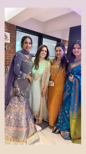 Deepshikha Nagpal Instagram - What a serene evening and the most beautiful darshan of Lord Ganesh 🙏❤️ thank you so much @kashmera1 .. had a blessed evening @saraarfeenkhan @deepshikha.nagpal @mukherjeeronita @nayandeeprakshit missed you @tannazirani_ ❤️