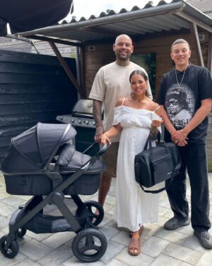 Denise Kielholtz Instagram - Sometimes I can't believe that soon there will be four of us ...

It won't be long before you'll be lying here in this stroller, Thanks to @slee_world you will ride like a little king 🥰 ...

H.R.G we are waiting for you 💙...