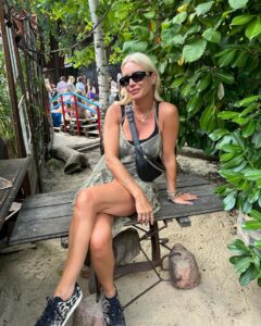 Actress Denise Van Outen HD Instagram Photos and Wallpapers September 2024