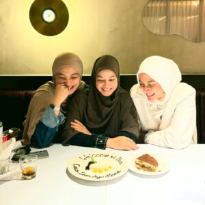 Dian Ayu Instagram - Temenan sama kalian itu .....

Isi sendiri yah di komen hahahahaha