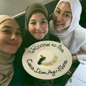 Dian Ayu Instagram - Temenan sama kalian itu .....

Isi sendiri yah di komen hahahahaha