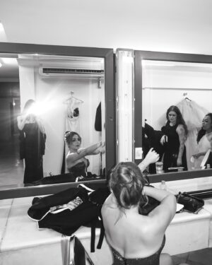 Diana Bovio Instagram - long story short. #ariel2024

makeup @nicole_boglio 
hair @olycon_ 
vestido @danielperezmexico