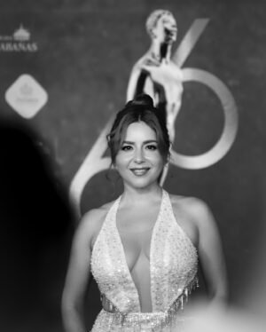 Diana Bovio Instagram - Premios Ariel 2024 

vestido blanco @benitosantosoficial @benitosantosmexico x @steponfashion 
vestido azul @danielperezmexico 
joyas @joyeriasuarez 
make up @nicole_boglio 
hair @olycon_ 
photo @rafaelpulidophoto 
pr @indigotalent.mx