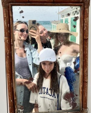 Diana Gloster Instagram - Family randoms❤️

1. Наша фантастична четвірка (пʼята поки страшенно не любить зніматися😅)
2. Мамуся🫶🏼
3. Здійснили мрію Санді і в День Народження розбудили з тортиком всі разом✨
4. Тепер мамин дім так далеко
5. Марія🌊
6. Практикувати біля моря - це щось неймовірне!
7. А от і пʼятірка 😂🙌🏻 Підкупили))
8. Подарувала мамі сукню✨
9. Огляд настільних ігор в Італії 😜
10. Мій улюблений балкон 
11. UNO 💥
12. У цієї жінки - пʼятеро!!!😱
13. Італійські сніданки🤌🏻
14. Старшенька і молодшенька 🫶🏼
15. Another day - another slaaaay
16. Я в купальнику від @swimbydi 😏
17. Влаштували Санді квест в її ДН🥳
18. В цьому дзеркалі - вся суть Італії)))))
19. З моєю Кріс 👭
20. Реву😭😭😭😭😭 чому кожен раз так важко їхати від них?😭😭😭