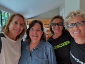 Diana Nyad Instagram - Bonnie grew up down the street from the wonderful and talented Ina Garten. Ina graciously hosted us at her lovely East Hampton home (and spectacular kitchen)! That’s my ex Nina on the left, by the way. We shared so many meaningful conversations—and laughs. And it was amazing to hear Bonnie and Ina reminiscing stories from sixty years ago!
#inagarten #nyad #bonniestoll
