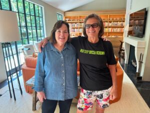 Diana Nyad Instagram - Bonnie grew up down the street from the wonderful and talented Ina Garten. Ina graciously hosted us at her lovely East Hampton home (and spectacular kitchen)! That’s my ex Nina on the left, by the way. We shared so many meaningful conversations—and laughs. And it was amazing to hear Bonnie and Ina reminiscing stories from sixty years ago!
#inagarten #nyad #bonniestoll