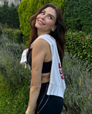 Dilara Aksüyek Instagram - Mevsim geçişi 🍂