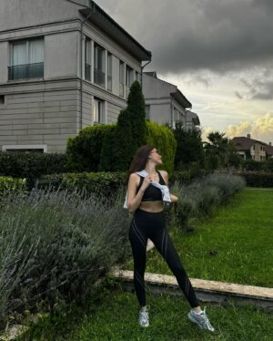 Dilara Aksüyek Instagram - Mevsim geçişi 🍂