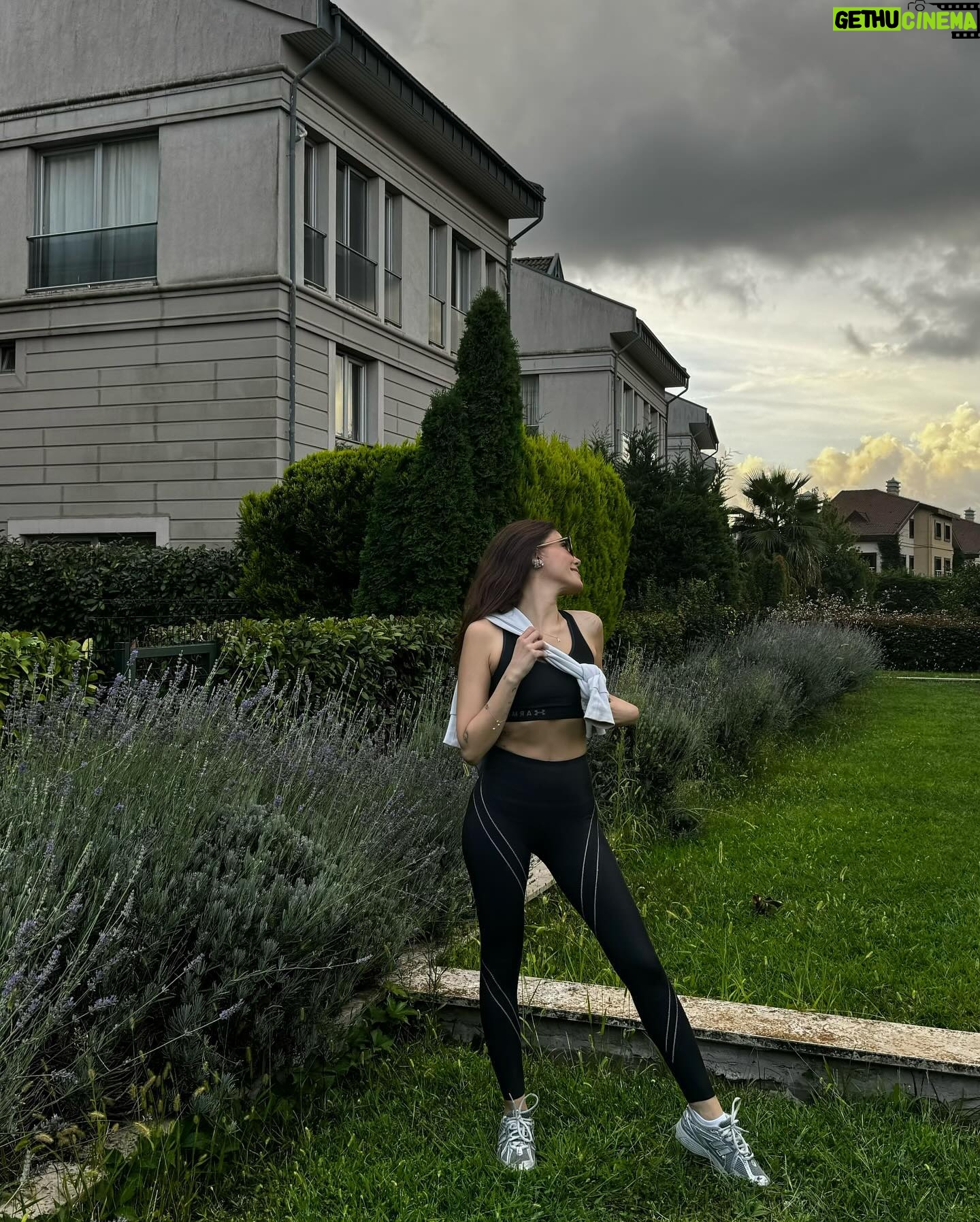 Dilara Aksüyek - 19.2K Likes - Mevsim geçişi 🍂
