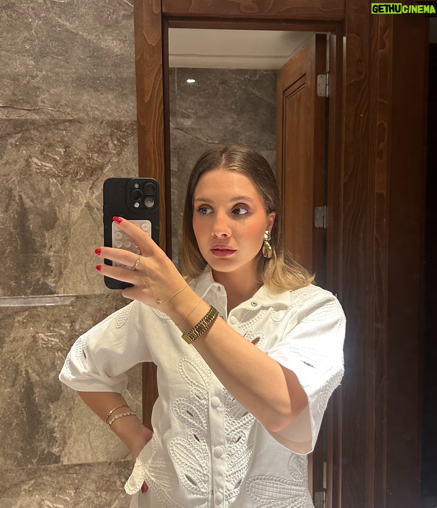 Dilara Kurtulmuş - 16.7K Likes - Çok güzel geçen bir tatilin dump’ı🤩🤍🥹
#reklam