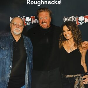 Dina Meyer Instagram - RASCZAK’S ROUGHNECKS!!
👊👊👊

Thank you @cthorrorfest and everyone who came down to play this weekend. 
We had a terrific time! 

#starshiptroopers #reunion #roughnecks #mobileinfantry #oohrah #dizzy #instalike #instagram #instadaily