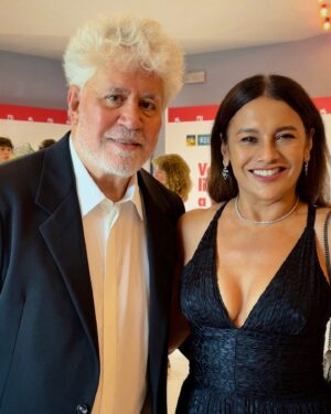 Dira Paes Instagram - E em minha despedida do Festival de Veneza, bati um papo com Pedro Almodóvar, o grande vencedor do Leão de Ouro, com seu primeiro filme em inglês, ‘The Room Next Door’. Consegui expressar minha admiração por sua obra, seu estilo, suas cores. Um momento muito especial pra mim.

Foram dias inspiradores, com pessoas inspiradoras, respirando cinema e celebrando essa arte que me guia.  @mattheusboeckoficial 📸

❤️📽️