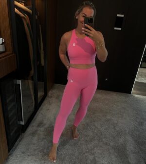 Dominika Cibulková Instagram - V dnesnej internetovaj dobe a v zaplave roznych informacii je tazke vybrat si spravnu cestu k zdravemu chudnutiu,ked vam kazdy druhy radi nieco ine - mne sa to "mojou" cestou podarilo uz 2 x - po kazdom tehotenstve - a nemenila by som nic,pretoze takto vyzera zdrave chudnutie kamosi 💪🏻👊🏻🚀 #premena #zdravechudnutie