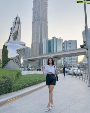 Drishti Thakur Instagram - City streets & just me🤍

#citywalk #onthego #casual