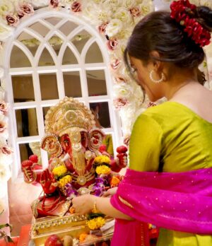 Drishti Thakur Instagram - In the presence of bapppa we find peace,joy and hope #blessed 🧿#ganpatibappamorya