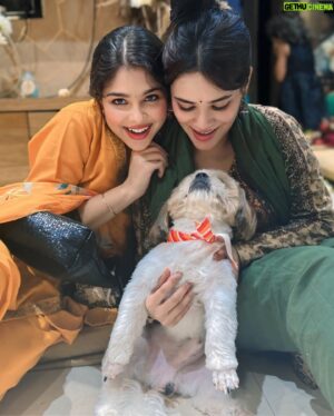 Drishti Thakur Instagram - Ganpati Bappa Morya! ♥️♥️ #swipe 

@myshka_fashion 

#blessed #grateful #mains #mypeople #friendsforever ♾️ #ganpati_bappa_morya