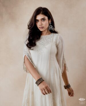 Dushara Vijayan Instagram - 🤍🕊️
.
.
.

Shot by : @theaaronobed 

Outfit: @sshilpasamriya @viralmantra

Styled by: @ruchi.munoth

Hairstylist : @puii_c_ammy 

Makeup Artist : @renuka_mua