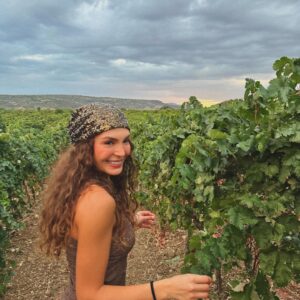 Ebru Şahin Instagram - Bir sürü şey yazarım ama anlatamam 🌻
#vineyard
