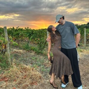Ebru Şahin Instagram - Bir sürü şey yazarım ama anlatamam 🌻
#vineyard