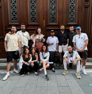 Ece Yörenç Instagram - Ve şahane reji ekibi ⭐️⭐️⭐️ ⭐️⭐️
(Hepinize aşığım🤩)

#thankyounext @netflixturkiye @ayyapim