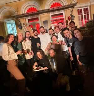 Ece Yörenç Instagram - Ve şahane reji ekibi ⭐️⭐️⭐️ ⭐️⭐️
(Hepinize aşığım🤩)

#thankyounext @netflixturkiye @ayyapim